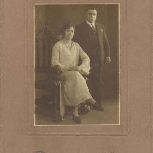 Retrato de voda de Delfina Martínez Barros e Luis Martínez Núñez