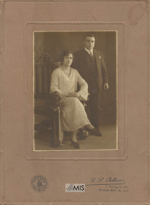 Retrato de voda de Delfina Martínez Barros e Luis Martínez Núñez