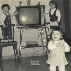 Retrato de José, Ana, e Mª. Dolores cunha televisión
