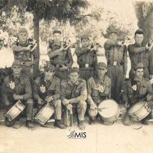 Banda de cornetas e tambores no servizo militar