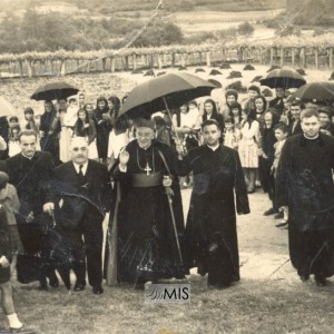 Acto relixioso coa presenza do bispo en Santa María de Salceda