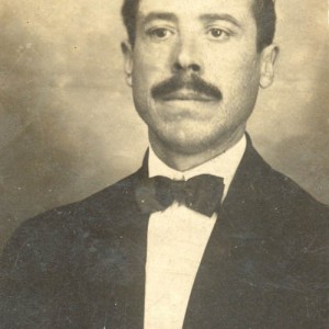 Retrato de Juan Fructuoso Vaqueiro García, socio-fundador da Sociedad Pro Agricultores do Distrito de Salceda en Rio de Janeiro.