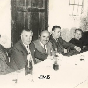 Retrato dun xantar co Alcalde Manuel Barros Fernández e o médico Abundio García.