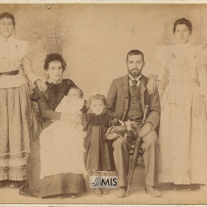 Retrato de familia de Cándido Alonso Fontaíña